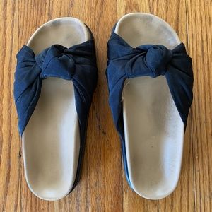 Helmus Lang Black Bow Sandals